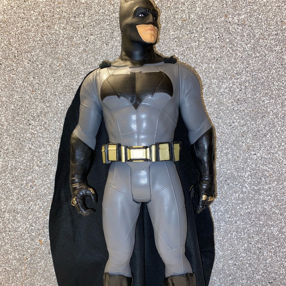 Batman Action Figure - Picture 5 of 10